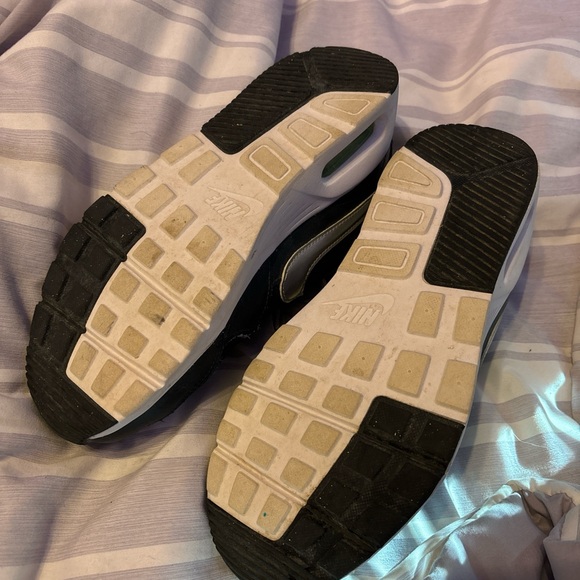 Shoes kids 6 but first womens 7.5 or 8 - Picture 2 of 3